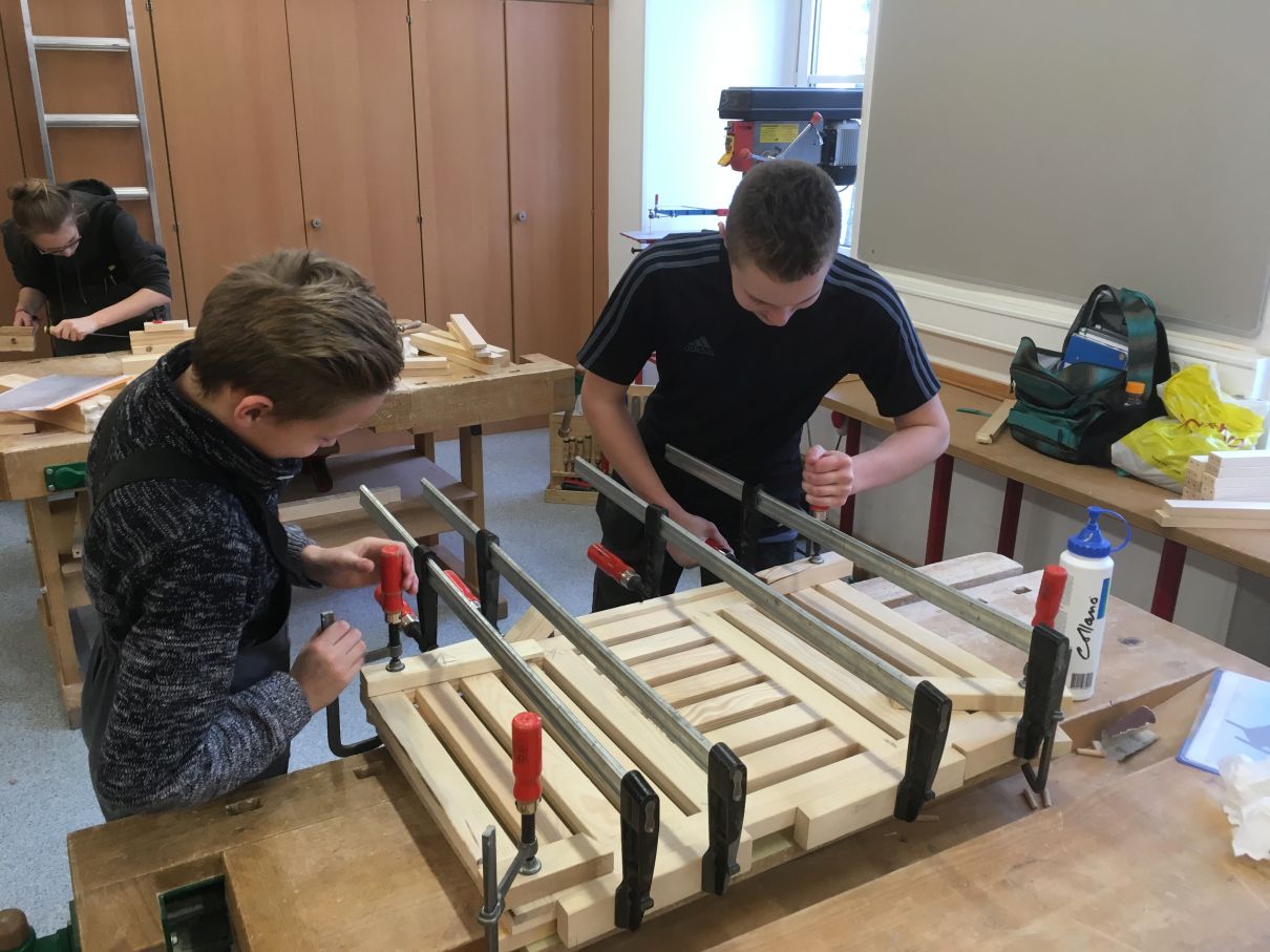 Couchtisch der Holzgruppe